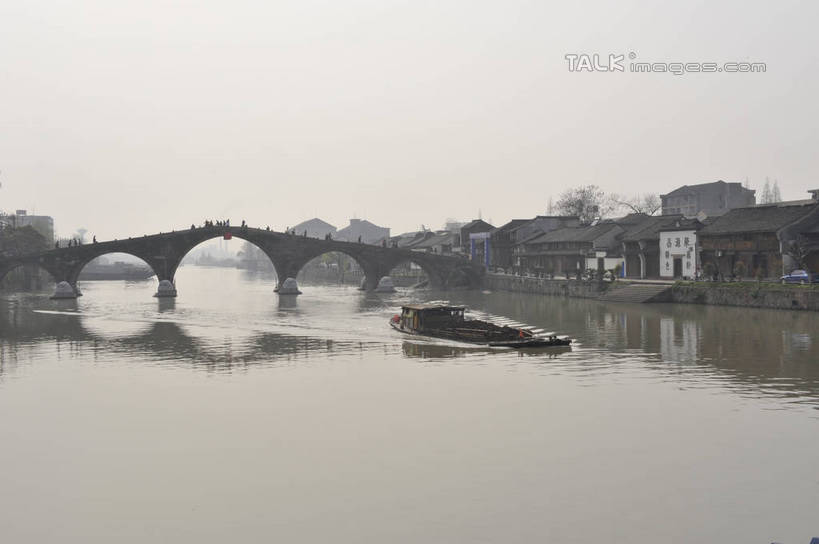 无人,家,横图,室外,白天,正面,旅游,度假,草地,草坪,河流,石头,名胜古迹,树林,水,植物,标志建筑,地标,建筑,轮船,船,中国,亚洲,波纹,飞溅,遗迹,溅,石子,液体,房屋,屋子,河水,水滴,水流,公寓,桥,涟漪,古迹,文物,娱乐,建设,古建筑,石桥,洋房,浙江,楼房,拱桥,住宅,栈桥,水珠,草,树,树木,浙江省,绿色,水纹,天空,自然,船尾波,交通工具,波浪,天,享受,休闲,旅游胜地,放松,拱形,生长,成长,杭州,人行桥,石拱桥,喷洒,载具,古文明,东亚,广济桥,碧天桥,杭州市,中华人民共和国,华东地区,省会,水晕,浙,石块,彩图,房子,余杭区,通济桥,shlbh1