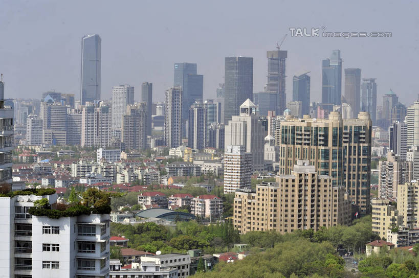 无人,家,高楼大厦,横图,室外,白天,正面,度假,美景,植物,城市风光,城市,大厦,建筑,摩天大楼,阴影,光线,影子,房屋,屋子,景观,公寓,建筑群,娱乐,建设,洋房,楼房,住宅,树,树木,蓝色,绿色,蓝天,天空,阳光,自然,天,享受,休闲,景色,放松,生长,晴朗,成长,万里无云,晴空,晴空万里,彩图,房子,大楼,高层建筑,高楼,摩天楼,shlbh1