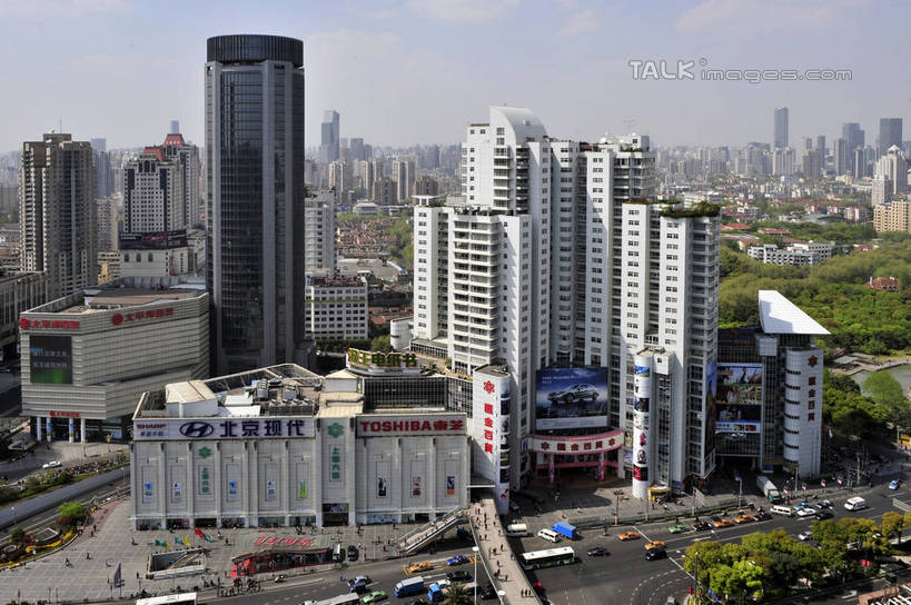 无人,家,高楼大厦,横图,室外,白天,正面,度假,美景,植物,城市风光,城市,大厦,道路,建筑,路,摩天大楼,公路,汽车,阴影,光线,影子,房屋,屋子,景观,公寓,建筑群,交通,娱乐,建设,洋房,楼房,住宅,车,树,树木,蓝色,绿色,蓝天,天空,阳光,自然,交通工具,轿车,天,享受,休闲,景色,放松,生长,晴朗,成长,载具,万里无云,晴空,晴空万里,马路,彩图,房子,大楼,高层建筑,高楼,摩天楼,shlbh1