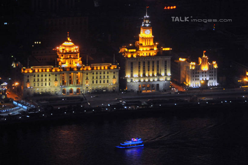 无人,高楼大厦,横图,彩色,室外,夜晚,正面,度假,河流,美景,水,城市风光,城市,大厦,建筑,摩天大楼,霓虹灯,夜景,上海,中国,亚洲,阴影,光线,影子,河水,景观,水流,灯光,七彩,娱乐,光源,建设,黄浦江,霓虹,灯,倒影,外滩,享受,休闲,景色,放松,上海大厦,申,倒映,照明设备,黄浦区,浦西,东亚,万国建筑博览群,外滩万国建筑博览群,上海总会,亚细亚大楼,东风饭店,有利大楼,日清大楼,中国通商银行大楼,招商局大楼,大北电报公司大楼,浦东发展银行大楼,上海海关大楼,交通银行大楼,华俄道胜银行大楼,台湾银行大楼,麦加利银行大楼,友邦大厦,和平饭店南楼,和平饭店北楼,中国银行大楼,怡泰邮船大楼,正金大楼,怡和洋行大楼,东方大楼,英国领事馆,俄罗斯总领事馆,气象信号台,中山东一路,上海市,中华人民共和国,沪,华东地区,氖灯,反照,彩图,大楼,高层建筑,高楼,摩天楼,黄埔滩,上海外滩,外黄埔滩,shlyb1