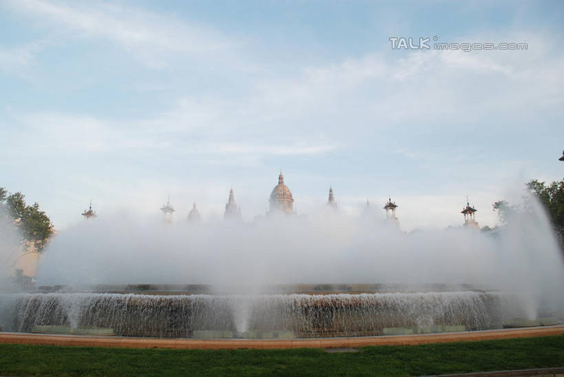 无人,宫殿,横图,室外,白天,仰视,度假,美景,植物,城市风光,城市,喷泉,西班牙,欧洲,巴塞罗那,阴影,飞溅,溅,光线,液体,影子,堡垒,城堡,景观,水滴,云,云朵,云彩,文化,娱乐,西班牙广场,水珠,树,树木,蓝色,绿色,白云,蓝天,天空,阳光,自然,天,品味,享受,休闲,景色,放松,生长,晴朗,成长,宫廷,要塞,南欧,喷洒,水景,首府,加泰罗尼亚,西班牙王国,美观,王宫,设防,设计,晴空,彩图,低角度拍摄,皇宫,蒙特惠奇山,shqxy1