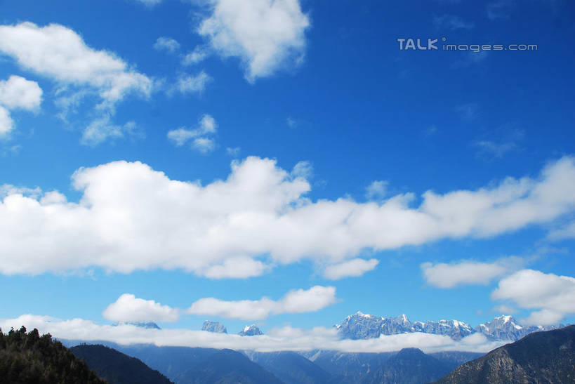 无人,横图,室外,白天,正面,旅游,度假,石头,美景,山,雪,雪山,植物,大雪,中国,亚洲,阴影,光线,石子,影子,冰,积雪,景观,山顶,山峰,雪景,云,云朵,冬季,冬天,山峦,云彩,娱乐,迪庆,云南,树,树木,蓝色,绿色,白云,蓝天,天空,阳光,自然,天,享受,休闲,景色,放松,寒冷,生长,晴朗,成长,冰冷,自然风光,东亚,沉积岩,迪庆藏族自治州,云南省,中华人民共和国,西南地区,严寒,冰凉,酷寒,凛冽,凛凛,极冷,滇,迪庆州,颠峰,极峰,水成岩,石块,岩石,晴空,彩图,shqxy1