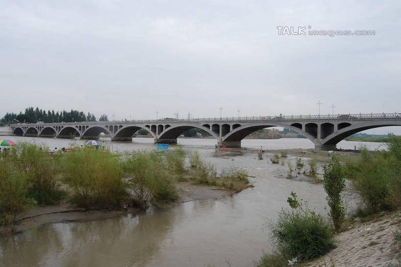 无人,横图,室外,白天,正面,旅游,度假,草地,草坪,河流,石头,美景,水,植物,中国,亚洲,波纹,石子,河水,景观,水流,桥,涟漪,娱乐,石桥,拱桥,栈桥,草,树,树木,绿色,倒影,水纹,天空,自然,波浪,天,享受,休闲,景色,放松,拱形,生长,成长,人行桥,石拱桥,倒映,自然风光,东亚,新疆,伊犁河,伊犁,中华人民共和国,水晕,新疆维吾尔自治区,西北地区,伊犁哈萨克自治州,反照,石块,彩图,新,shsgf1