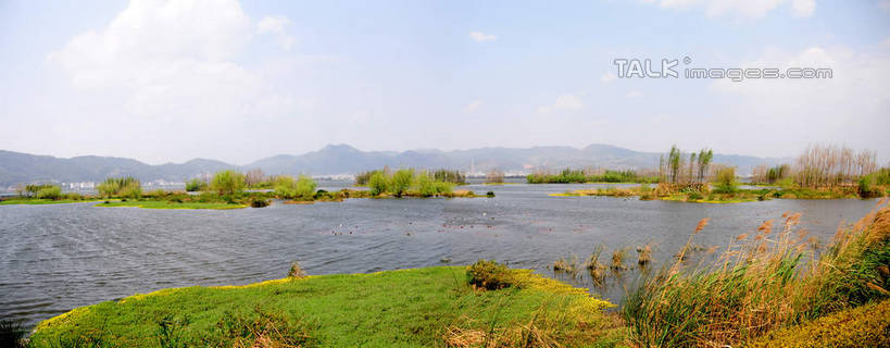 无人,横图,室外,白天,正面,旅游,度假,草地,草坪,湖,湖泊,美景,山,山脉,水,植物,昆明,中国,亚洲,波纹,湖面,景观,山峰,水流,水面,云,云朵,涟漪,山峦,云彩,娱乐,云南,草,树,树木,蓝色,绿色,白云,倒影,蓝天,水纹,天空,自然,波浪,湖水,群山,天,享受,休闲,景色,放松,生长,晴朗,成长,淡水湖,倒映,自然风光,昆明市,东亚,云南省,滇池,草海,昆明湖,中华人民共和国,省会,水晕,西南地区,滇,反照,晴空,彩图,昆明池,shsgf1