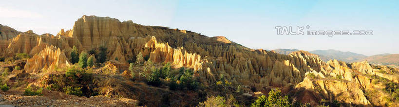 无人,横图,室外,白天,正面,旅游,度假,石头,美景,山,山脉,植物,中国,亚洲,阴影,光线,石子,影子,景观,山峰,山峦,娱乐,云南,树,树木,蓝色,绿色,蓝天,天空,阳光,自然,群山,天,享受,休闲,景色,放松,生长,晴朗,成长,自然风光,东亚,土林,云南省,元谋县,万里无云,中华人民共和国,西南地区,滇,楚雄,楚雄州,楚雄彝族自治州,石块,岩石,晴空,晴空万里,彩图,浪巴铺土林,新华土林,新华乡,元谋,shsgf1