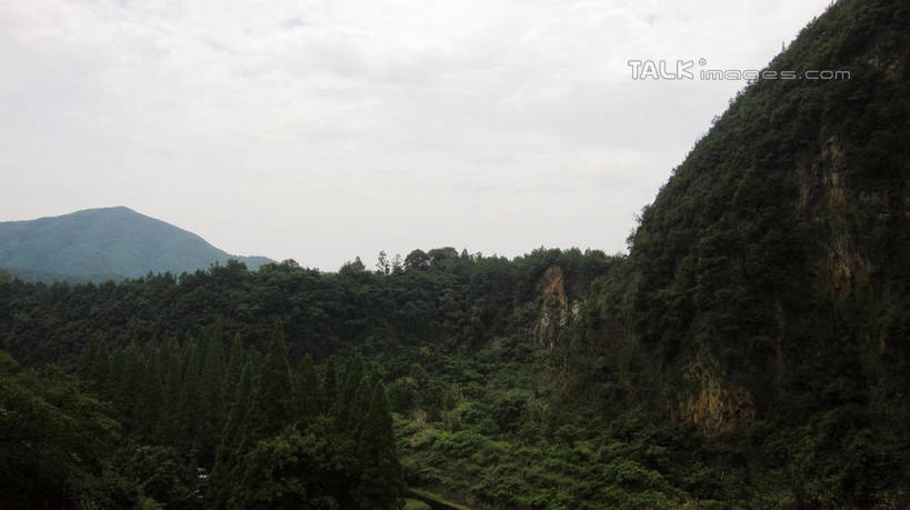 无人,横图,室外,白天,正面,旅游,度假,石头,美景,森林,山,山脉,树林,植物,中国,亚洲,阴影,光线,石子,影子,景观,山峰,云,云朵,山峦,云彩,娱乐,浙江,树,树木,浙江省,蓝色,绿色,白云,蓝天,天空,阳光,自然,群山,天,享受,休闲,五泄,小雁荡,诸暨市,景色,放松,生长,晴朗,成长,自然风光,东亚,绍兴,中华人民共和国,华东地区,浙,绍兴市,石块,岩石,晴空,彩图,五泄风景区,shslj1