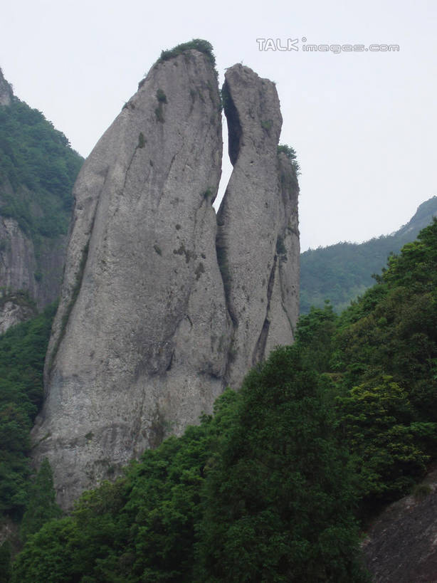 无人,竖图,室外,白天,仰视,旅游,度假,石头,美景,森林,山,山脉,树林,植物,中国,亚洲,石子,景观,山峰,悬崖,山峦,娱乐,浙江,树,树木,浙江省,绿色,天空,自然,群山,天,享受,休闲,景色,放松,雁荡山,生长,成长,自然风光,东亚,中华人民共和国,华东地区,浙,温州,温州市,绝壁,石块,岩石,彩图,低角度拍摄,shslj1