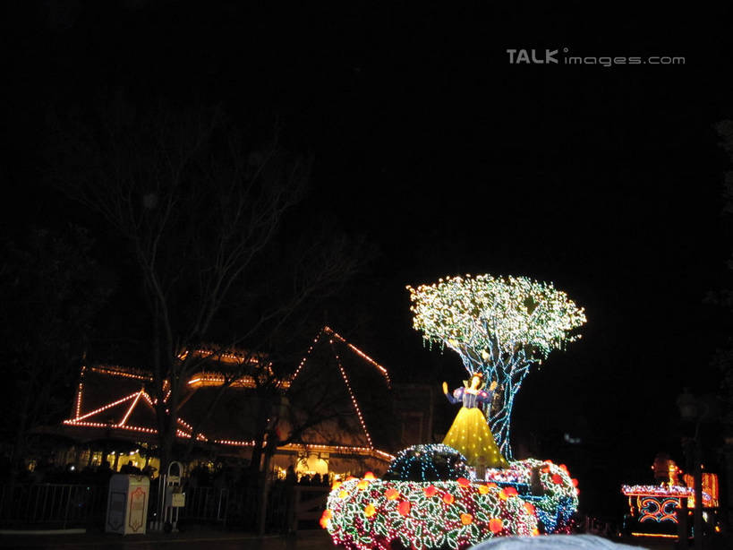 无人,游乐园,横图,室外,夜晚,正面,度假,美景,城市风光,城市,夜景,游乐场,照明,东京,日本,圣诞节,亚洲,阴影,节日,庆祝,装饰,光线,彩灯,影子,景观,灯光,文化,娱乐,车,灯,灯具,交通工具,庆典,享受,休闲,迪斯尼乐园,景色,放松,花灯,彩车,纪念,华丽,修饰,照亮,点缀,照明设备,载具,圣诞灯,东亚,本州,关东地方,本州岛,日本国,东京都,衬托,美观,雅致,雅观,乐园,主题公园,彩图,人造公园,主题乐园,东京迪斯尼乐园,shslj1