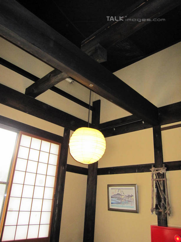 无人,餐厅,家,竖图,室内,白天,仰视,房间,家具,门,照明,日本,亚洲,吊挂,拉门,悬挂,阴影,日本文化,光线,灯笼,影子,纸灯笼,屋子,灯光,和室,塌塌米,榻榻米,古典,挂,文化,移门,楼房,住宅,一个,灯具,日式,单个,马笼宿,照亮,照明设备,东亚,本州,本州岛,日本国,中部地方,岐阜,岐阜县,障子,纸门,县厅,叠席,彩图,低角度拍摄,房子,餐馆,饭店,饭馆,岐阜市,马笼,传统文化,shslj1