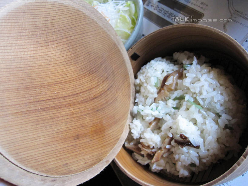 米饭,无人,餐厅,横图,俯视,室内,特写,白天,烹饪,木桶,桶,炒饭,蛋,鸡蛋,日本料理,料理,食品,饭,蛋炒饭,菜肴,美食,食物,一个,容器,日式料理,日式,佳肴,单个,储藏,五谷,储存,卵,彩图,高角度拍摄,餐馆,饭店,饭馆,鸡卵,鸡子,贮存,shslj1
