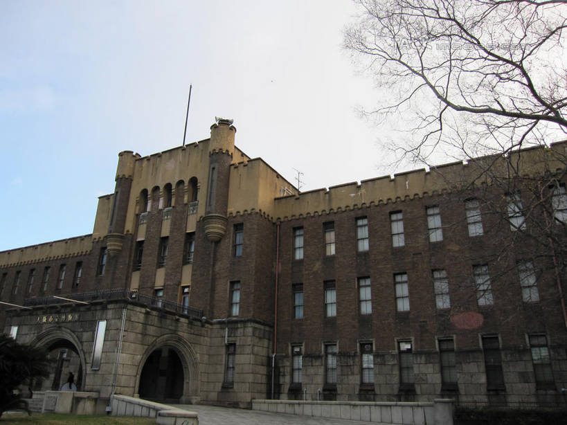 无人,博物馆,公园,横图,室外,白天,仰视,旅游,度假,植物,窗户,标志建筑,地标,建筑,日本,亚洲,一排,许多,阴影,研究,整齐,并列,并排,光线,影子,中央区,很多,教育,娱乐,建设,玻璃窗,树,树木,排列,蓝色,绿色,蓝天,天空,阳光,自然,天,享受,休闲,旅游胜地,放松,大阪,大阪城公园,大阪历史博物馆,生长,晴朗,成长,展览,队列,欣赏,平行,陈列,东亚,本州,万里无云,大阪府,本州岛,日本国,近畿地方,大阪城,近畿,典藏,晴空,晴空万里,彩图,低角度拍摄,shslj1