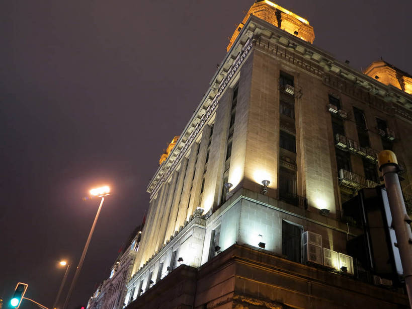 无人,高楼大厦,横图,室外,夜晚,仰视,度假,美景,城市风光,标志建筑,城市,大厦,地标,建筑,路灯,摩天大楼,夜景,照明,上海,中国,亚洲,阴影,光线,影子,墙,景观,灯光,娱乐,建设,黄浦江,墙壁,墙面,灯,外滩,享受,休闲,景色,放松,照亮,申,照明设备,黄浦区,东亚,友邦大厦,中山东一路,上海市,中华人民共和国,沪,华东地区,彩图,低角度拍摄,大楼,高层建筑,高楼,摩天楼,黄埔滩,上海外滩,外黄埔滩,shslj1