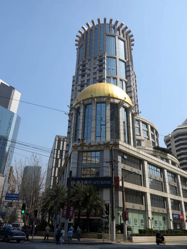 无人,宾馆,高楼大厦,竖图,室外,白天,仰视,度假,美景,植物,城市风光,标志建筑,城市,大厦,道路,地标,建筑,酒店,路,摩天大楼,公路,上海,中国,亚洲,阴影,电力,光线,标志,电线,文字,线,影子,字符,景观,电能,交通,线路,娱乐,标识,建设,树,树木,蓝色,绿色,蓝天,天空,阳光,自然,天,享受,休闲,汉字,景色,放松,生长,晴朗,成长,酒家,电,电源,电源线,旅社,申,中文,能量,黄浦区,东亚,上海市,万里无云,中华人民共和国,沪,华东地区,国文,华文,晴空,晴空万里,马路,彩图,低角度拍摄,大楼,高层建筑,高楼,客店,客栈,旅店,旅馆,摩天楼,商旅,二马路,九江路,shslj1,上海王宝和大酒店,王宝和大酒店