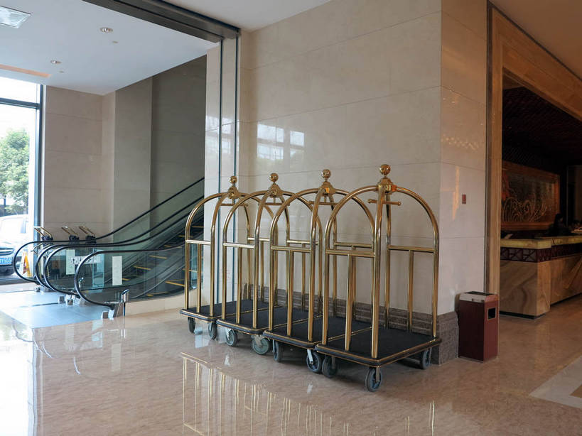 无人,宾馆,横图,室内,白天,正面,度假,美景,窗户,落地窗,城市风光,城市,电梯,酒店,中国,亚洲,一排,整齐,瓷砖,地砖,电动扶梯,墙,景观,地面,自动扶梯,运输工具,娱乐,江苏,无锡,玻璃窗,墙壁,墙面,车,排列,三个,手推车,交通工具,享受,休闲,景色,放松,行李车,酒家,旅社,队列,载具,东亚,江苏省,中华人民共和国,华东地区,苏,无锡市,彩图,客店,客栈,旅店,旅馆,酒店行李车,商旅,扶手电梯,升降设备,运输带,自动行人电梯,电扶梯,shslj1,无锡希尔顿逸林酒店