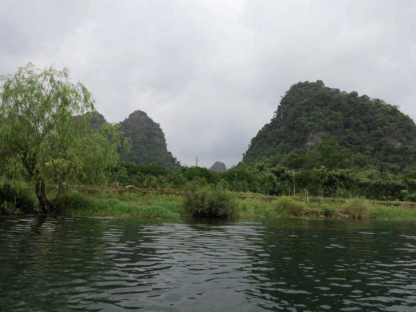 无人,横图,室外,白天,正面,旅游,度假,草地,草坪,河流,美景,山,山脉,树林,水,植物,桂林,中国,亚洲,波纹,河水,景观,山峰,水流,乌云,云,阴天,云朵,涟漪,山峦,云彩,娱乐,草,树,树木,绿色,水纹,天空,自然,波浪,群山,天,享受,休闲,景色,放松,生长,成长,广西,昏暗,阴沉,自然风光,东亚,漓江,阳朔,广西壮族自治区,中华人民共和国,桂林市,桂,华南地区,水晕,阳朔县,彩图,遇龙河,shslj1