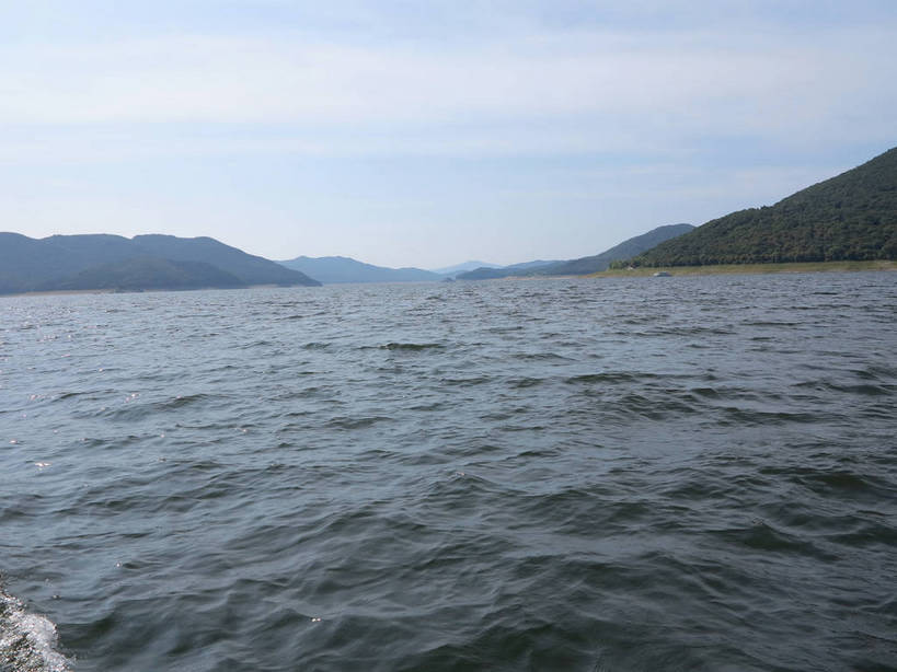 无人,横图,室外,白天,正面,旅游,度假,湖,湖泊,美景,森林,山,山脉,树林,水,植物,长白山,中国,亚洲,阴影,波纹,光线,影子,湖面,景观,山峰,水流,水面,云,云朵,涟漪,山峦,云彩,娱乐,树,树木,蓝色,绿色,白云,蓝天,水纹,天空,阳光,自然,波浪,湖水,群山,天,享受,休闲,景色,放松,生长,晴朗,成长,自然风光,东亚,吉林,吉林省,中华人民共和国,水晕,东北地区,吉,晴空,彩图,长白山脉,吉林市,shslj1,松花湖风景名胜区,松花湖风景区