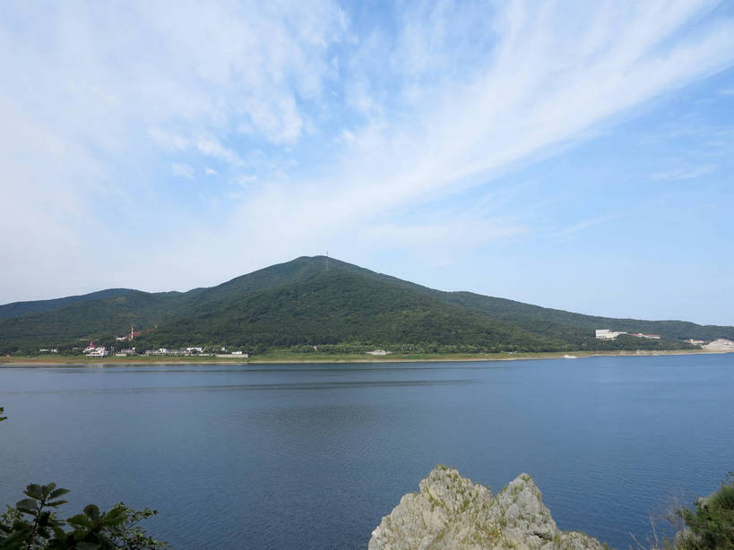 无人,横图,室外,白天,正面,旅游,度假,湖,湖泊,美景,森林,山,山脉,树林,水,植物,长白山,中国,亚洲,阴影,波纹,光线,影子,湖面,景观,山峰,水流,水面,云,云朵,涟漪,山峦,云彩,娱乐,树,树木,蓝色,绿色,白云,蓝天,水纹,天空,阳光,自然,波浪,湖水,群山,天,享受,休闲,景色,放松,生长,晴朗,成长,自然风光,东亚,吉林,吉林省,中华人民共和国,水晕,东北地区,吉,晴空,彩图,长白山脉,吉林市,shslj1,松花湖风景名胜区,松花湖风景区