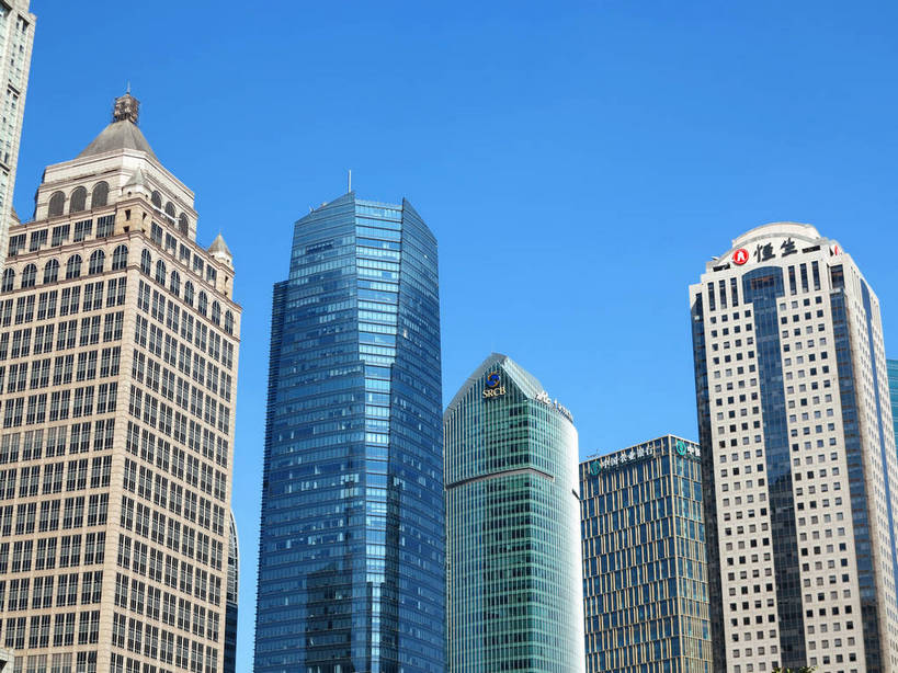 无人,高楼大厦,横图,室外,白天,仰视,度假,美景,窗户,落地窗,城市风光,标志建筑,城市,大厦,地标,建筑,摩天大楼,上海,中国,亚洲,一排,许多,阴影,整齐,并列,并排,光线,影子,景观,建筑群,很多,娱乐,建设,浦东,玻璃窗,排列,蓝色,蓝天,天空,阳光,天,享受,休闲,景色,放松,晴朗,申,队列,平行,玻璃幕墙,金融中心,陆家嘴,陆家嘴金融贸易区,浦东新区,东亚,上海市,万里无云,中华人民共和国,沪,华东地区,时代金融中心,晴空,晴空万里,彩图,低角度拍摄,大楼,高层建筑,高楼,摩天楼,shslj1,黄金置地大厦,中国农银大厦