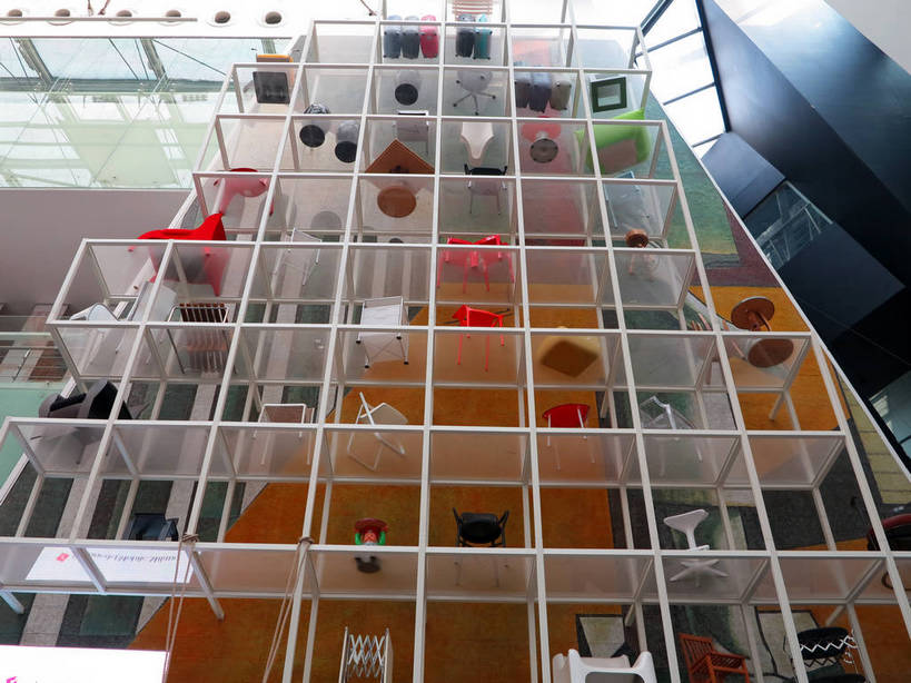 无人,博物馆,横图,室内,白天,仰视,旅游,度假,窗户,桌子,标志建筑,地标,建筑,椅子,上海,中国,亚洲,一排,许多,研究,整齐,天窗,很多,教育,置物架,娱乐,建设,玻璃窗,架子,排列,享受,休闲,上海世博馆,世博馆,上海世博会,世博,世博会,旅游胜地,放松,展览,申,队列,欣赏,陈列架,陈列,东亚,世博园,意大利馆,上海市,中华人民共和国,沪,华东地区,搁架,典藏,彩图,低角度拍摄,意大利国家馆,shslj1