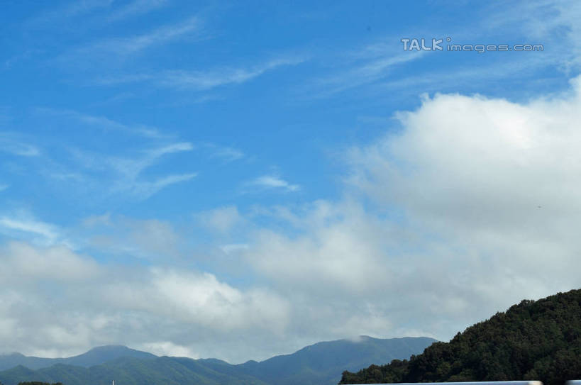 无人,横图,室外,白天,仰视,旅游,度假,美景,森林,山,山脉,树林,植物,韩国,亚洲,阴影,光线,影子,景观,山峰,云,云朵,山峦,云彩,娱乐,树,树木,蓝色,绿色,白云,蓝天,天空,阳光,自然,群山,天,享受,休闲,景色,放松,生长,晴朗,成长,自然风光,东亚,大韩民国,广域市,大田,大田市,大田广域市,忠清北道,晴空,彩图,低角度拍摄,道,shslj1,南朝鲜,南韩