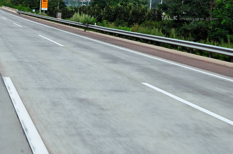 无人,横图,室外,白天,正面,旅游,度假,草地,草坪,美景,山,山脉,树林,植物,道路,高速公路,路,公路,韩国,亚洲,阴影,光线,影子,景观,山峰,分界线,停车线,交通,山峦,娱乐,草,树,树木,绿色,阳光,自然,群山,享受,休闲,景色,放松,生长,成长,车行道,车行道分界线,自然风光,标线,东亚,车行线,大韩民国,广域市,大田,大田市,大田广域市,忠清北道,马路,彩图,道,高等级公路,shslj1,南朝鲜,南韩