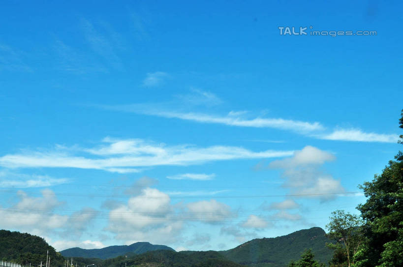 无人,横图,室外,白天,仰视,旅游,度假,美景,森林,山,山脉,树林,植物,韩国,亚洲,阴影,光线,影子,景观,山峰,云,云朵,山峦,云彩,娱乐,树,树木,蓝色,绿色,白云,蓝天,天空,阳光,自然,群山,天,享受,休闲,景色,放松,生长,晴朗,成长,自然风光,东亚,大韩民国,广域市,大田,大田市,大田广域市,忠清北道,晴空,彩图,低角度拍摄,道,shslj1,南朝鲜,南韩