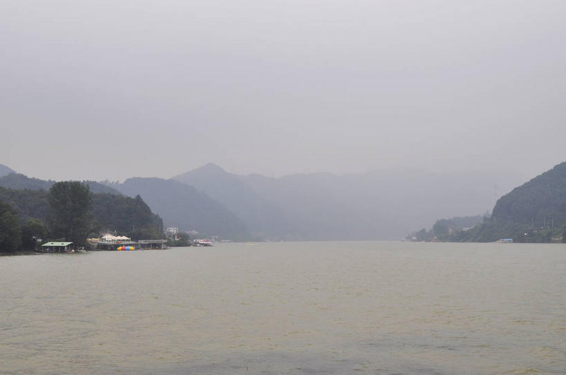 无人,横图,室外,白天,正面,旅游,度假,岛屿,河流,美景,森林,树林,水,植物,雾,春川,南怡岛,韩国,亚洲,波纹,朦胧,模糊,岛,河水,景观,水流,涟漪,娱乐,树,树木,绿色,倒影,水纹,天空,自然,波浪,天,享受,休闲,景色,放松,生长,成长,迷雾,倒映,自然风光,东亚,水晕,大韩民国,江原道,春川市,汉江,反照,列岛,群岛,诸岛,大雾,彩图,道,shslj1,北汉江