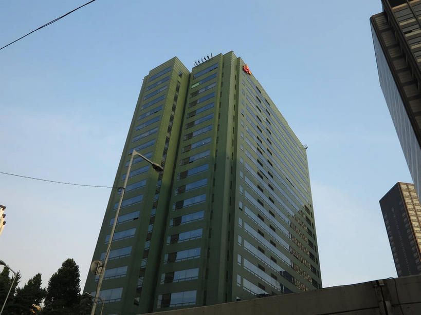 无人,高楼大厦,横图,室外,白天,正面,度假,美景,植物,城市风光,标志建筑,城市,大厦,地标,建筑,路灯,摩天大楼,照明,首尔,汉城,韩国,亚洲,阴影,光线,影子,景观,灯光,首都,娱乐,建设,灯,树,树木,蓝色,绿色,蓝天,天空,阳光,自然,天,享受,休闲,景色,放松,生长,晴朗,成长,照亮,照明设备,东亚,万里无云,大韩民国,首尔市,首尔特别市,特别市,晴空,晴空万里,彩图,大楼,高层建筑,高楼,摩天楼,中区,shslj1,SK电讯,韩国SK电讯