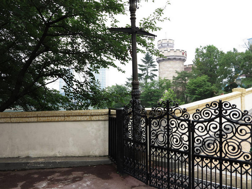 无人,公园,游乐园,横图,室外,白天,正面,度假,美景,植物,门,城市风光,城市,游乐场,首尔,汉城,韩国,亚洲,墙,景观,首都,娱乐,墙壁,墙面,树,树木,绿色,天空,自然,门框,天,享受,休闲,景色,放松,生长,成长,东亚,乐园,大韩民国,首尔市,首尔特别市,特别市,乐天冒险世界,主题公园,彩图,人造公园,主题乐园,shslj1