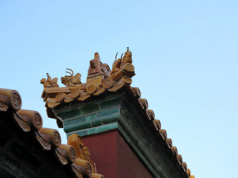 无人,颐和园,宫殿,横图,室外,白天,仰视,旅游,度假,名胜古迹,标志建筑,地标,建筑,雕塑,北京,中国,亚洲,阴影,遗迹,艺术,装饰,光线,雕刻,雕像,瓦片,影子,墙,屋檐,首都,古迹,文物,娱乐,建设,古建筑,檐,墙壁,墙面,红色,蓝色,蓝天,天空,阳光,工艺品,天,享受,休闲,旅游胜地,放松,晴朗,纪念,美术,宫廷,权利,主题,陈列,古文明,东亚,海淀区,万里无云,中华人民共和国,北京市,京,北平,华北地区,功能,美学,皇家园林,王宫,清漪园,晴空,晴空万里,彩图,低角度拍摄,皇宫,飞檐,shslj1,四大部洲,颐和园四大部洲