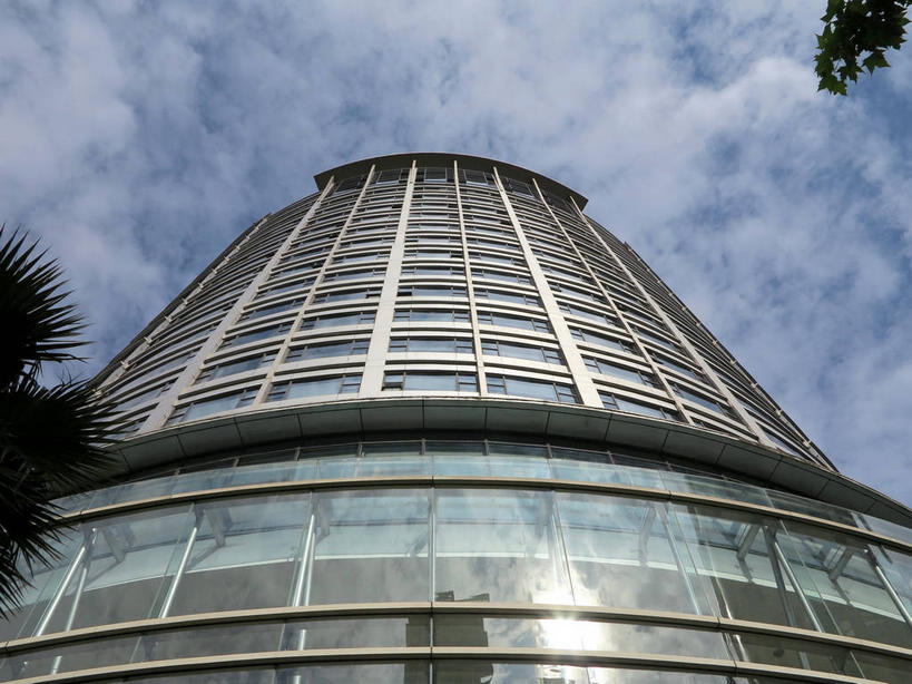 无人,高楼大厦,横图,室外,白天,正面,度假,美景,植物,窗户,城市风光,城市,大厦,建筑,摩天大楼,上海,中国,亚洲,阴影,光线,影子,墙,景观,云,云朵,云彩,娱乐,建设,玻璃窗,墙壁,墙面,树,树木,蓝色,绿色,白云,蓝天,天空,阳光,自然,天,享受,休闲,景色,放松,生长,晴朗,成长,申,黄浦区,东亚,新闸路,静安区,上海市,中华人民共和国,沪,华东地区,西康路,晴空,彩图,大楼,高层建筑,高楼,摩天楼,shslj1,本本大厦