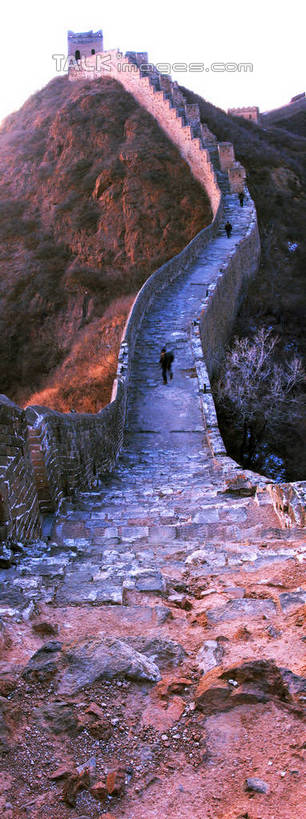 无人,竖图,室外,白天,正面,旅游,度假,石头,美景,名胜古迹,山,山脉,地标,长城,中国,亚洲,阴影,遗迹,光线,石子,影子,景观,山顶,山峰,山峦,古迹,文物,娱乐,古建筑,蓝色,蓝天,天空,阳光,自然,群山,天,享受,休闲,旅游胜地,景色,放松,晴朗,自然风光,万里长城,烽火台,古文明,东亚,世界文化遗产,万里无云,中华人民共和国,颠峰,极峰,石块,晴空,晴空万里,彩图,墩台,烽堠,烽燧,烟墩,标志性建筑,shtjw1