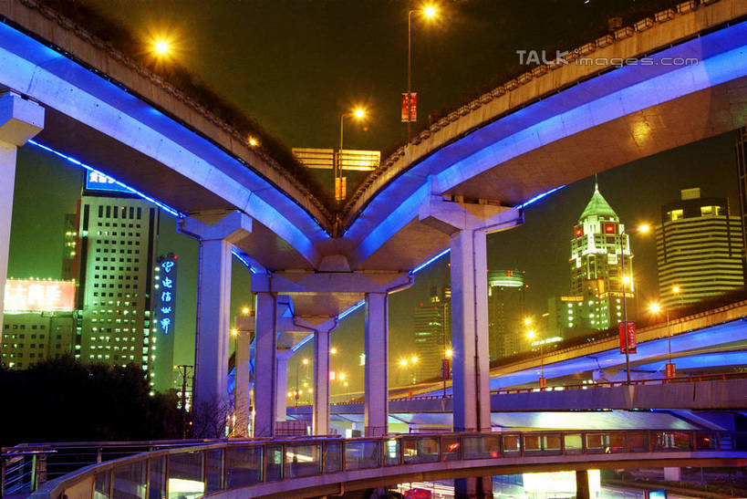 无人,高楼大厦,横图,室外,夜晚,仰视,度假,美景,城市风光,城市,大厦,道路,建筑,路,路灯,摩天大楼,夜景,公路,照明,上海,中国,亚洲,阴影,朦胧,模糊,光线,影子,景观,高架,灯光,交通,娱乐,建设,灯,享受,休闲,景色,放松,照亮,申,照明设备,高架桥,东亚,上海市,高架道路,跨线桥,中华人民共和国,沪,华东地区,彩图,低角度拍摄,大楼,高层建筑,高楼,摩天楼,shtjw1