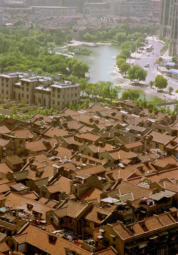 无人,家,竖图,全景,俯视,航拍,室外,白天,旅游,度假,河流,水,天际线,植物,标志建筑,地标,建筑,上海,中国,亚洲,房屋,屋子,河水,水流,娱乐,建设,楼房,石库门,住宅,树,树木,绿色,自然,享受,休闲,旅游胜地,放松,生长,成长,申,鸟瞰,东亚,上海市,中华人民共和国,沪,华东地区,彩图,高角度拍摄,房子,shtjw1