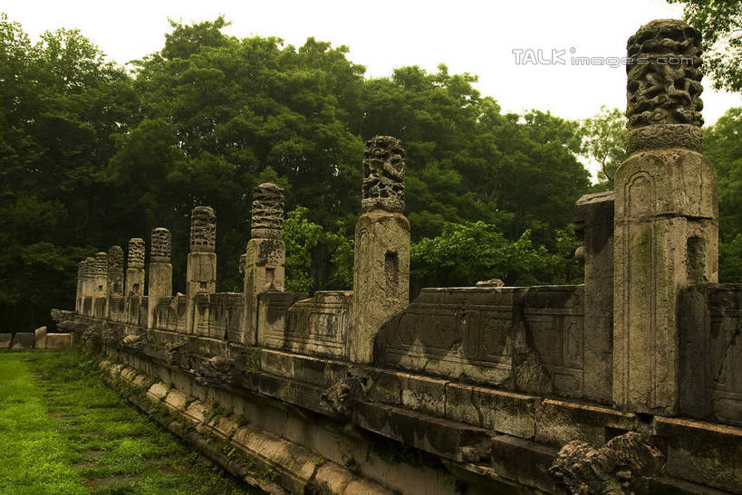 无人,栏杆,横图,室外,白天,正面,旅游,度假,草地,草坪,名胜古迹,植物,标志建筑,地标,建筑,雕塑,南京,中国,亚洲,一排,遗迹,艺术,整齐,装饰,纹路,雕刻,雕像,扶手,纹理,古迹,文物,娱乐,建设,古建筑,江苏,护栏,石雕,草,树,树木,排列,绿色,自然,工艺品,享受,休闲,墓地,旅游胜地,放松,生长,成长,纪念,明孝陵,美术,坟墓,陵墓,队列,主题,陈列,坟场,古文明,东亚,江苏省,南京市,肌理,中华人民共和国,华东地区,苏,省会,功能,美学,玄武,石头城,彩图,玄武区,孝陵,shwf1