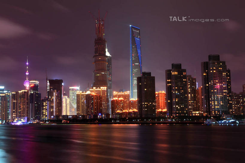 无人,高楼大厦,横图,全景,室外,夜晚,正面,度假,河流,美景,水,天际线,城市风光,标志建筑,城市,大厦,地标,建筑,摩天大楼,夜景,上海,中国,亚洲,阴影,波纹,光线,影子,河水,景观,水流,建筑群,灯光,涟漪,娱乐,建设,东方明珠,黄浦江,金茂大厦,浦东,水纹,天空,外滩,波浪,天,享受,休闲,景色,放松,环球金融中心,申,电视塔,柏悦酒店,国际贸易金融中心,金融中心,陆家嘴,陆家嘴金融中心,浦东新区,上海环球金融中心,东亚,东方明珠电视塔,上海市,中华人民共和国,沪,华东地区,水晕,彩图,大楼,高层建筑,高楼,摩天楼,黄埔滩,上海外滩,外黄埔滩,春申江,老码头,shwf1