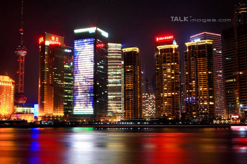 无人,高楼大厦,横图,全景,室外,夜晚,正面,度假,河流,美景,水,天际线,城市风光,标志建筑,城市,大厦,地标,建筑,摩天大楼,夜景,船,上海,中国,亚洲,阴影,波纹,光线,影子,河水,景观,水流,建筑群,灯光,涟漪,娱乐,建设,东方明珠,黄浦江,金茂大厦,浦东,游轮,游船,水纹,天空,交通工具,邮轮,外滩,波浪,天,享受,休闲,景色,放松,环球金融中心,申,载具,电视塔,柏悦酒店,国际贸易金融中心,金融中心,陆家嘴,陆家嘴金融中心,浦东新区,上海环球金融中心,东亚,东方明珠电视塔,上海市,中华人民共和国,沪,华东地区,水晕,旅游船,彩图,大楼,高层建筑,高楼,摩天楼,黄埔滩,上海外滩,外黄埔滩,春申江,老码头,shwf1