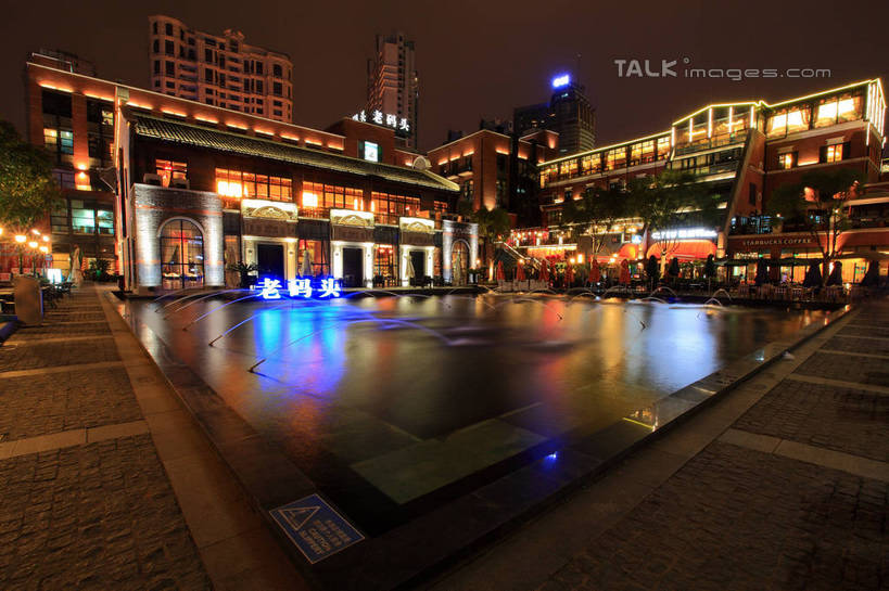 无人,家,商店,码头,横图,室外,夜晚,正面,旅游,度假,标志建筑,道路,地标,港口,建筑,路,夜景,公路,上海,中国,亚洲,阴影,光线,影子,房屋,屋子,池塘,水池,灯光,交通,仓库,娱乐,建设,商铺,黄浦江,楼房,住宅,倒影,外滩,享受,休闲,旅游胜地,放松,申,倒映,黄浦区,东亚,中山东一路,上海市,中华人民共和国,沪,华东地区,市肆,商号,反照,马路,彩图,房子,摆渡口,埠头,店铺,渡口,渡头,港湾,海港,货运码头,口岸,商港,黄埔滩,上海外滩,外黄埔滩,十六铺码头,shwf1