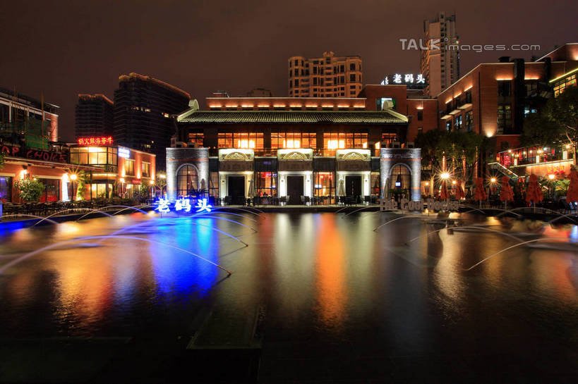 无人,家,商店,码头,横图,室外,夜晚,正面,旅游,度假,标志建筑,道路,地标,港口,建筑,路,夜景,公路,上海,中国,亚洲,阴影,光线,影子,房屋,屋子,池塘,水池,灯光,交通,仓库,娱乐,建设,商铺,黄浦江,楼房,住宅,倒影,外滩,享受,休闲,旅游胜地,放松,申,倒映,黄浦区,东亚,中山东一路,上海市,中华人民共和国,沪,华东地区,市肆,商号,反照,马路,彩图,房子,摆渡口,埠头,店铺,渡口,渡头,港湾,海港,货运码头,口岸,商港,黄埔滩,上海外滩,外黄埔滩,十六铺码头,shwf1