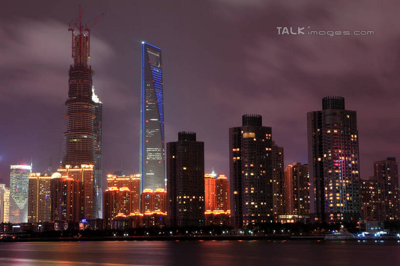 无人,高楼大厦,横图,全景,室外,夜晚,正面,度假,河流,美景,水,天际线,城市风光,标志建筑,城市,大厦,地标,建筑,摩天大楼,夜景,上海,中国,亚洲,阴影,波纹,光线,影子,河水,景观,水流,建筑群,灯光,涟漪,娱乐,建设,东方明珠,黄浦江,金茂大厦,浦东,水纹,天空,外滩,波浪,天,享受,休闲,景色,放松,环球金融中心,申,电视塔,柏悦酒店,国际贸易金融中心,金融中心,陆家嘴,陆家嘴金融中心,浦东新区,上海环球金融中心,东亚,东方明珠电视塔,上海市,中华人民共和国,沪,华东地区,水晕,彩图,大楼,高层建筑,高楼,摩天楼,黄埔滩,上海外滩,外黄埔滩,春申江,老码头,shwf1