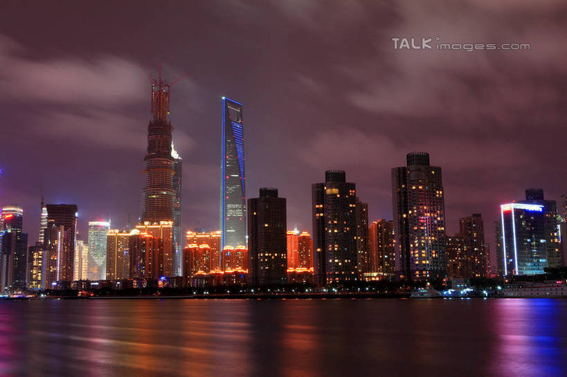 无人,高楼大厦,横图,全景,室外,夜晚,正面,度假,河流,美景,水,天际线,城市风光,标志建筑,城市,大厦,地标,建筑,摩天大楼,夜景,上海,中国,亚洲,阴影,波纹,光线,影子,河水,景观,水流,建筑群,灯光,涟漪,娱乐,建设,东方明珠,黄浦江,金茂大厦,浦东,水纹,天空,外滩,波浪,天,享受,休闲,景色,放松,环球金融中心,申,电视塔,柏悦酒店,国际贸易金融中心,金融中心,陆家嘴,陆家嘴金融中心,浦东新区,上海环球金融中心,东亚,东方明珠电视塔,上海市,中华人民共和国,沪,华东地区,水晕,彩图,大楼,高层建筑,高楼,摩天楼,黄埔滩,上海外滩,外黄埔滩,春申江,老码头,shwf1