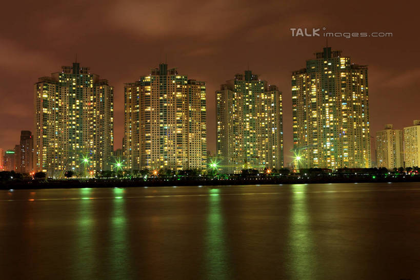 无人,家,横图,室外,夜晚,正面,旅游,度假,河流,水,标志建筑,地标,建筑,船,上海,中国,亚洲,阴影,波纹,光线,影子,房屋,屋子,河水,水流,公寓,灯光,涟漪,娱乐,建设,黄浦江,洋房,楼房,游轮,住宅,游船,水纹,交通工具,邮轮,外滩,波浪,享受,休闲,旅游胜地,放松,申,载具,黄浦区,东亚,中山东一路,上海市,中华人民共和国,沪,华东地区,水晕,旅游船,彩图,房子,黄埔滩,上海外滩,外黄埔滩,春申江,十六铺码头,shwf1