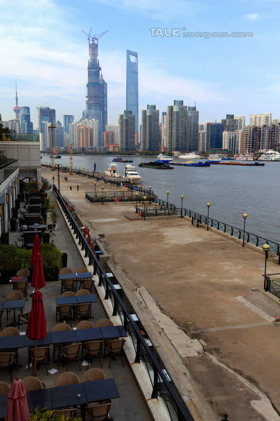 无人,高楼大厦,码头,竖图,室外,白天,正面,度假,河流,美景,水,城市风光,标志建筑,城市,大厦,地标,港口,建筑,摩天大楼,上海,中国,亚洲,阴影,波纹,光线,影子,河水,景观,水流,云,云朵,建筑群,涟漪,云彩,娱乐,建设,黄浦江,金茂大厦,蓝色,白云,蓝天,水纹,天空,阳光,外滩,波浪,天,享受,休闲,景色,放松,晴朗,申,咖啡店,咖啡屋,黄浦区,东亚,中山东一路,上海市,中华人民共和国,沪,华东地区,水晕,晴空,彩图,摆渡口,埠头,大楼,渡口,渡头,港湾,高层建筑,高楼,海港,货运码头,咖啡馆,口岸,摩天楼,商港,黄埔滩,上海外滩,外黄埔滩,春申江,上海中心大厦,十六铺码头,shwf1