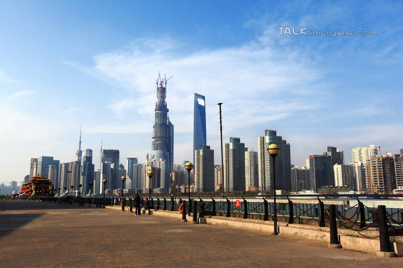 无人,高楼大厦,码头,横图,全景,室外,白天,正面,度假,河流,美景,水,天际线,城市风光,标志建筑,城市,大厦,地标,港口,建筑,摩天大楼,上海,中国,亚洲,阴影,波纹,光线,影子,河水,景观,水流,云,云朵,建筑群,涟漪,云彩,娱乐,建设,黄浦江,金茂大厦,蓝色,白云,蓝天,水纹,天空,阳光,外滩,波浪,天,享受,休闲,景色,放松,晴朗,申,咖啡店,咖啡屋,黄浦区,东亚,中山东一路,上海市,中华人民共和国,沪,华东地区,水晕,晴空,彩图,摆渡口,埠头,大楼,渡口,渡头,港湾,高层建筑,高楼,海港,货运码头,咖啡馆,口岸,摩天楼,商港,黄埔滩,上海外滩,外黄埔滩,春申江,上海中心大厦,十六铺码头,shwf1