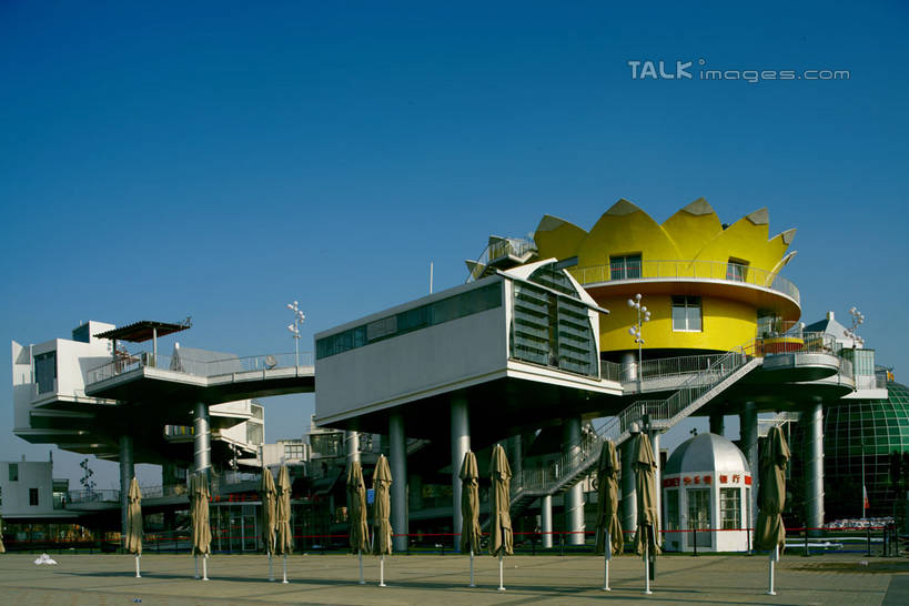 无人,栏杆,横图,室外,白天,正面,旅游,度假,窗户,楼梯,标志建筑,地标,建筑,上海,中国,亚洲,阴影,光线,影子,阶梯,墙,围栏,娱乐,建设,护栏,玻璃窗,墙壁,墙面,台阶,蓝色,蓝天,天空,阳光,天,享受,休闲,上海世博馆,世博馆,荷兰馆,上海世博会,世博,世博会,旅游胜地,放松,晴朗,申,东亚,世博园,上海市,万里无云,中华人民共和国,沪,华东地区,晴空,晴空万里,彩图,荷兰国家馆,shylt1