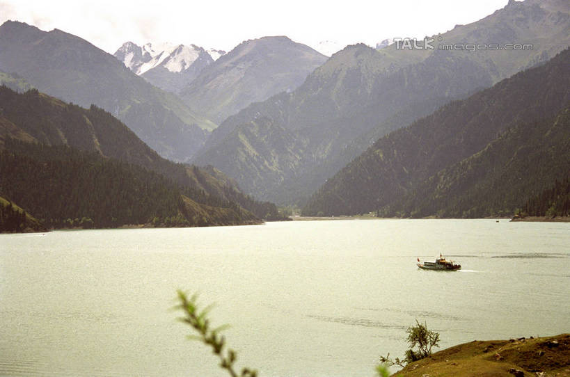 无人,横图,室外,白天,正面,旅游,度假,湖,湖泊,石头,美景,森林,山,山脉,树林,水,雪,雪山,植物,大雪,中国,亚洲,阴影,光线,石子,影子,湖面,积雪,景观,山顶,山峰,水流,水面,雪景,云,云朵,冬季,冬天,山峦,云彩,娱乐,树,树木,蓝色,绿色,白云,蓝天,天空,阳光,自然,湖水,群山,天,享受,休闲,景色,放松,寒冷,生长,晴朗,成长,自然风光,东亚,丝绸之路,天池,天山,新疆,首府,中华人民共和国,严寒,新疆维吾尔自治区,西北地区,白山,颠峰,极峰,新疆天池,石块,晴空,彩图,新,shzwj1