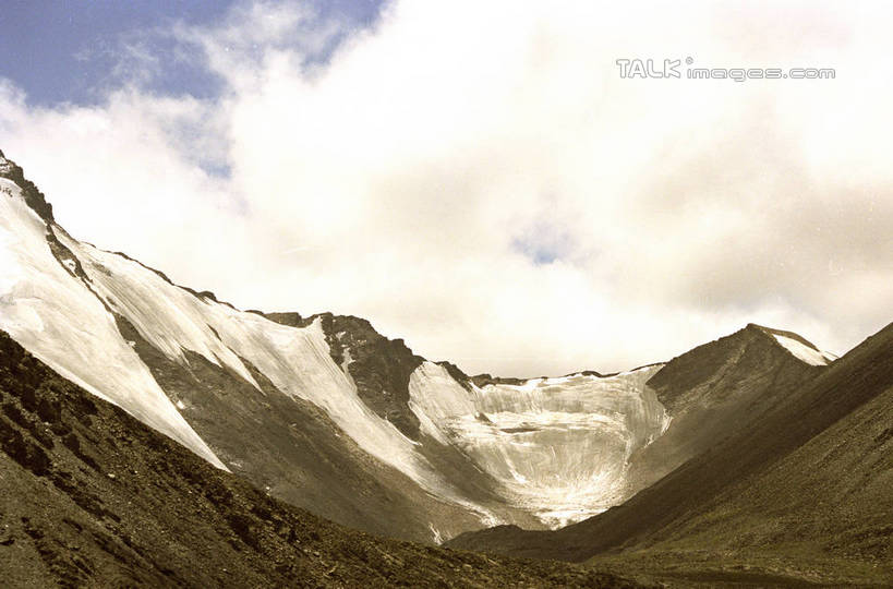 无人,横图,室外,白天,正面,旅游,度假,石头,美景,山,雪,雪山,大雪,哈萨克斯坦,中国,亚洲,阴影,光线,石子,影子,冰,积雪,景观,山顶,山峰,雪景,云,云朵,冬季,冬天,山峦,云彩,娱乐,蓝色,白云,蓝天,天空,阳光,自然,天,享受,休闲,景色,放松,寒冷,晴朗,冰冷,中亚,自然风光,东亚,丝绸之路,天山,乌鲁木齐,新疆,一号冰川,首府,中华人民共和国,严寒,冰凉,酷寒,凛冽,凛凛,极冷,乌鲁木齐市,新疆维吾尔自治区,西北地区,白山,颠峰,极峰,哈萨克斯坦共和国,石块,晴空,彩图,天山乌鲁木齐河源1号冰川,新,shzwj1