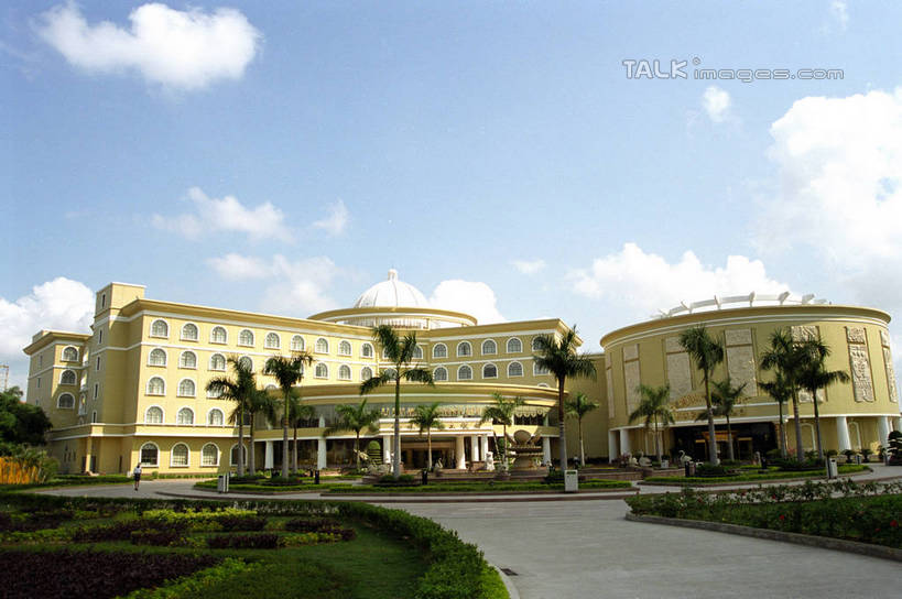 无人,高楼大厦,横图,室外,白天,正面,度假,美景,植物,城市风光,城市,大厦,道路,建筑,路,摩天大楼,公路,棕榈树,叶子,中国,亚洲,阴影,光线,影子,景观,云,云朵,绿叶,交通,云彩,娱乐,浙江,树,树木,浙江省,蓝色,绿色,白云,蓝天,天空,阳光,自然,楼宇,天,享受,休闲,嫩叶,景色,放松,生长,晴朗,成长,东亚,棕榈叶,芒街,中华人民共和国,华东地区,浙,海宁,海宁市,叶,叶片,晴空,马路,棕树,棕榈,彩图,大楼,高层建筑,高楼,摩天楼,shzwj1