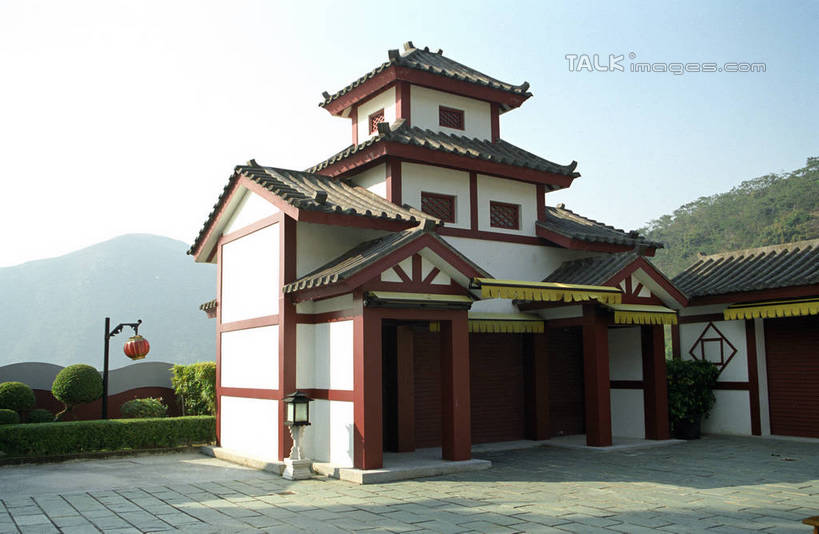 无人,家,横图,室外,白天,仰视,度假,石头,美景,森林,山,山脉,树林,植物,城市风光,城市,建筑,路灯,照明,香港,中国,亚洲,阴影,光线,石子,瓦片,影子,房屋,屋顶,屋子,景观,山顶,山峰,灯光,山峦,顶棚,瓦,娱乐,楼房,住宅,灯,树,树木,蓝色,绿色,蓝天,天空,阳光,自然,群山,天,享受,休闲,景色,放松,建造,生长,晴朗,成长,照亮,港,照明设备,东亚,屋瓦,万里无云,香港岛,香港特别行政区,港澳台,中华人民共和国,颠峰,极峰,港岛,石块,晴空,晴空万里,彩图,低角度拍摄,房子,黄竹坑,香港海洋公园,shzwj1