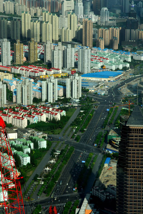 无人,家,高楼大厦,竖图,俯视,航拍,室外,白天,度假,美景,城市风光,标志建筑,城市,大厦,道路,地标,建筑,路,摩天大楼,公路,汽车,上海,中国,亚洲,许多,房屋,屋子,景观,公寓,建筑群,交通,很多,娱乐,建设,浦东,洋房,楼房,住宅,车,交通工具,轿车,享受,休闲,景色,放松,申,鸟瞰,载具,浦东新区,世纪大道,东亚,上海市,中华人民共和国,沪,华东地区,马路,彩图,高角度拍摄,房子,大楼,高层建筑,高楼,摩天楼,shzxz1